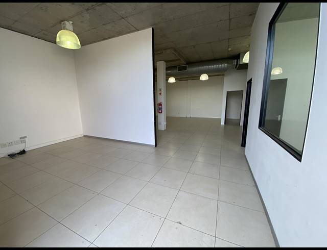 152M² OFFICE FOR SALE IN PAARDEN EILAND
